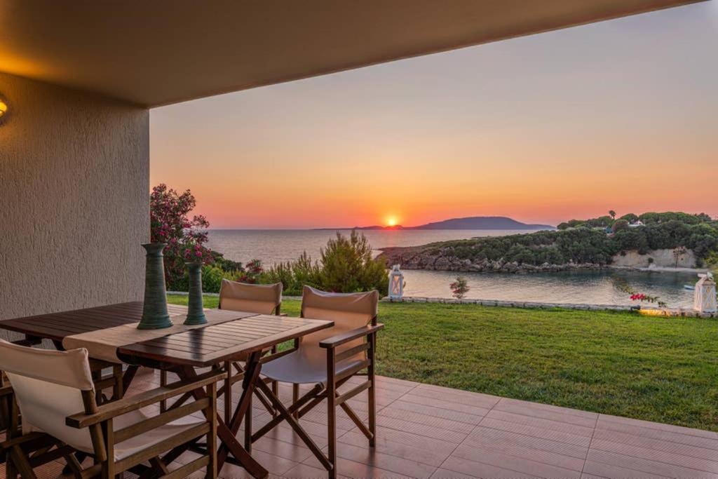 Villa Idyle - Beachfront Residence Tragana  Exterior photo